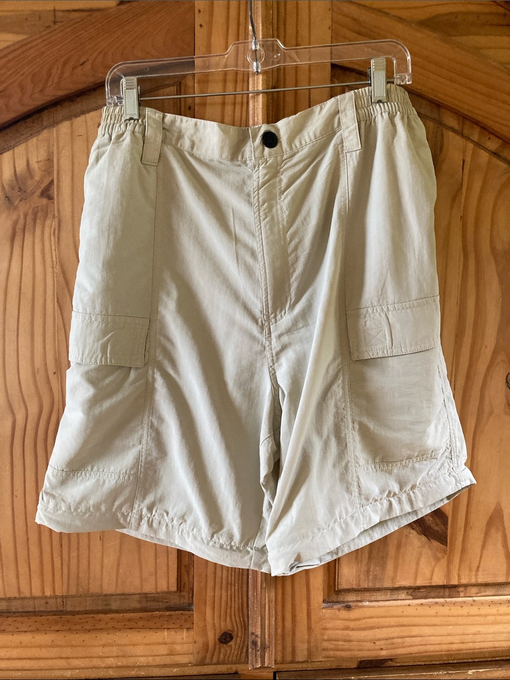 Men’s Reel Legends tan cargo shorts size L